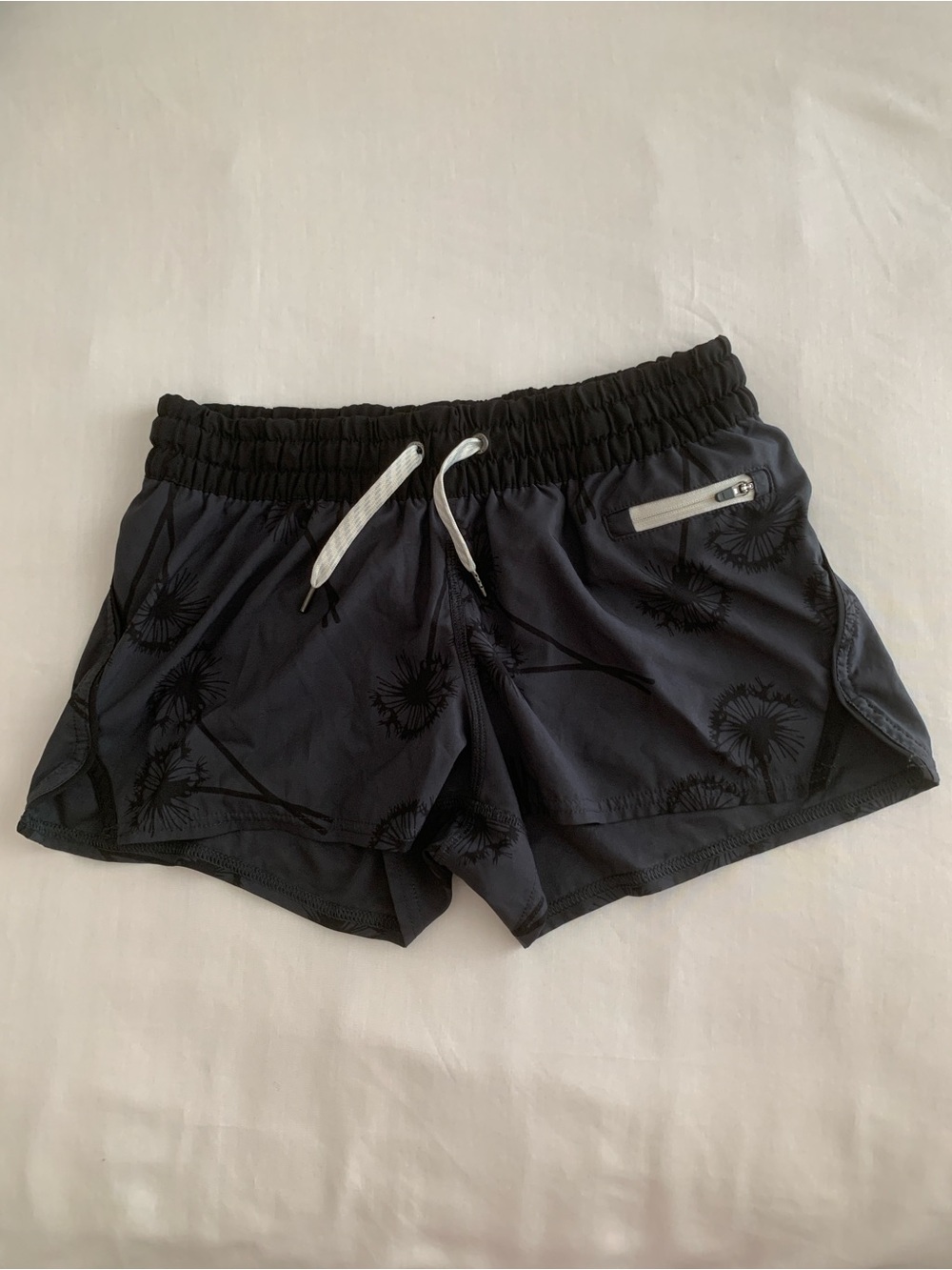 EUC Vuori Clementine Shorts VW304 XS Black Floral Lined Running Zip Pocket